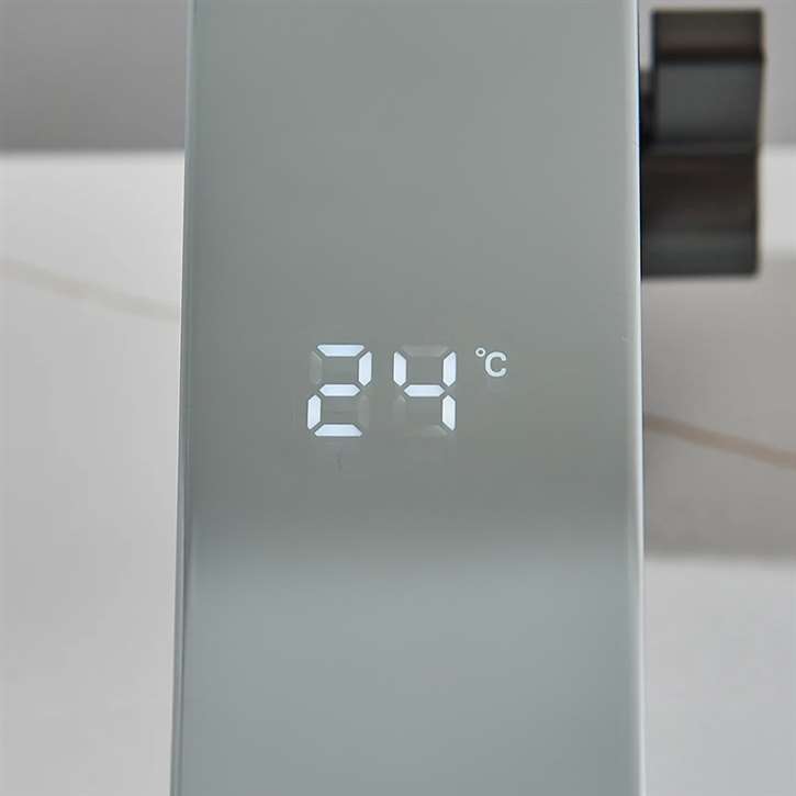 Smart Flow: Verra – Chrome Glass-Top Intelligent Faucet with Infrared Sensor & Temperature Display